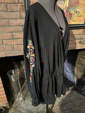 Free People black tunic embroidered top wrap top L  T-shirt weight cotton